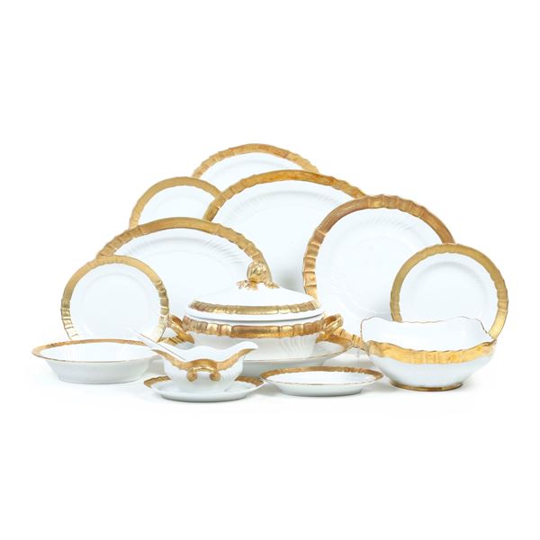 Servizio da tavola.<BR>Doccia, manifattura Richard Ginori, seconda metà XX secolo (porcellana).<BR>Decorazione in oro (decoratore indipendente).