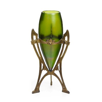 Vaso Viennese in stile Liberty, metallo e vetro verde