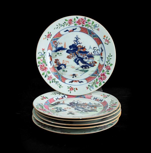 Lotto composto da sei piatti in porcellana Famiglia Rosa raffigurante paesaggio montano con decori floreali, Cina, Dinastia Qing, XVIII secolo