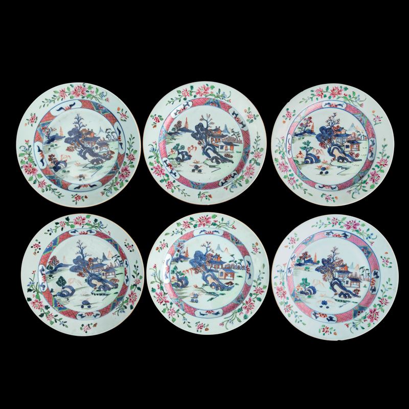 Lotto composto da sei piatti in porcellana Famiglia Rosa raffigurante paesaggio montano con decori floreali, Cina, Dinastia Qing, XVIII secolo  - Auction Fine Asian Works of Art - Cambi Casa d'Aste