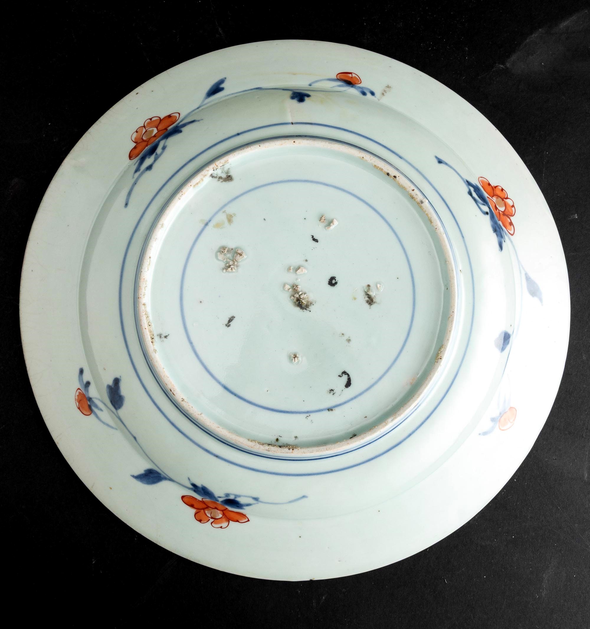 Piatto in Porcellana Imari con Decori Floreali, Cina, Dinastia Qing, Epoca Qianlong (1736-1796)