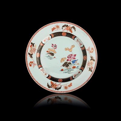 Piatto in Porcellana Famiglia Rosa a Decori Floreali, Cina, Dinastia Qing, Epoca Yongzheng (1723-...