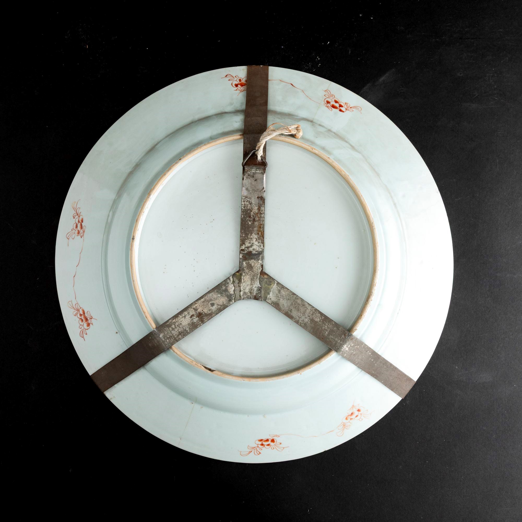 Piatto in Porcellana Famiglia Rosa a Decori Floreali, Cina, Dinastia Qing, Epoca Yongzheng (1723-...