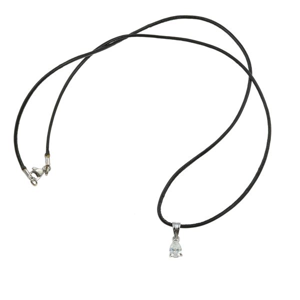 Pendente con diamante taglio goccia di ct 0.60 circa