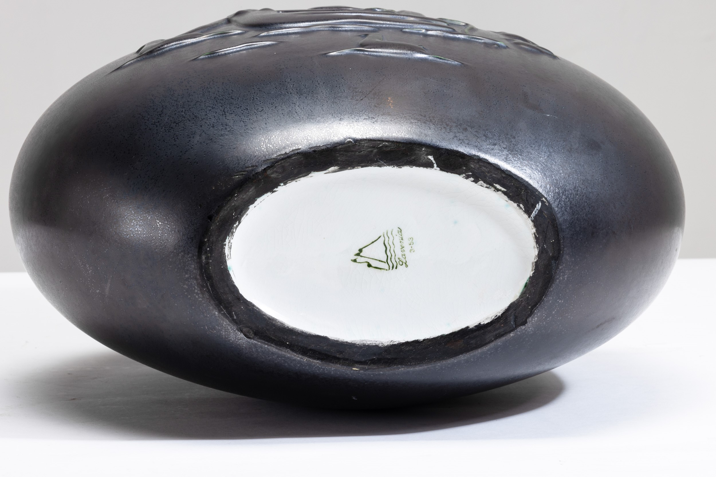 Angelo Biancini - Vaso a lente, terraglia a colaggio con smalto antracite opaco