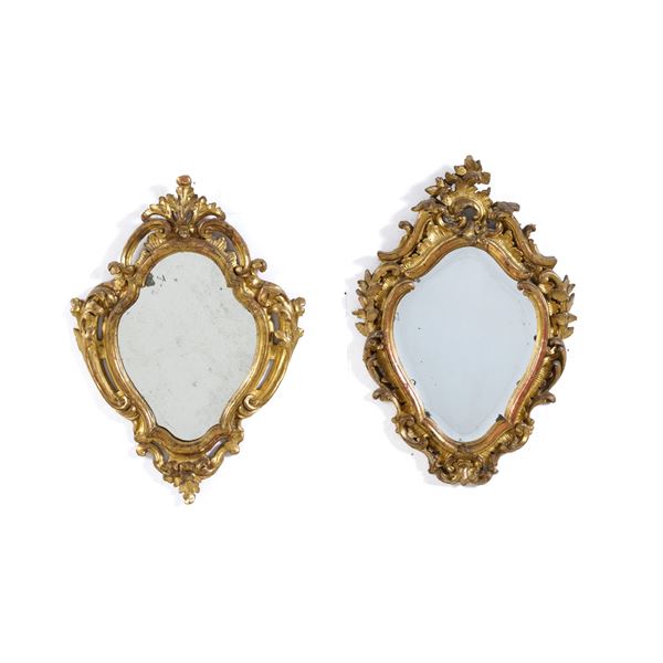 Due specchiere in legno intagliato e dorato. XVIII secolo