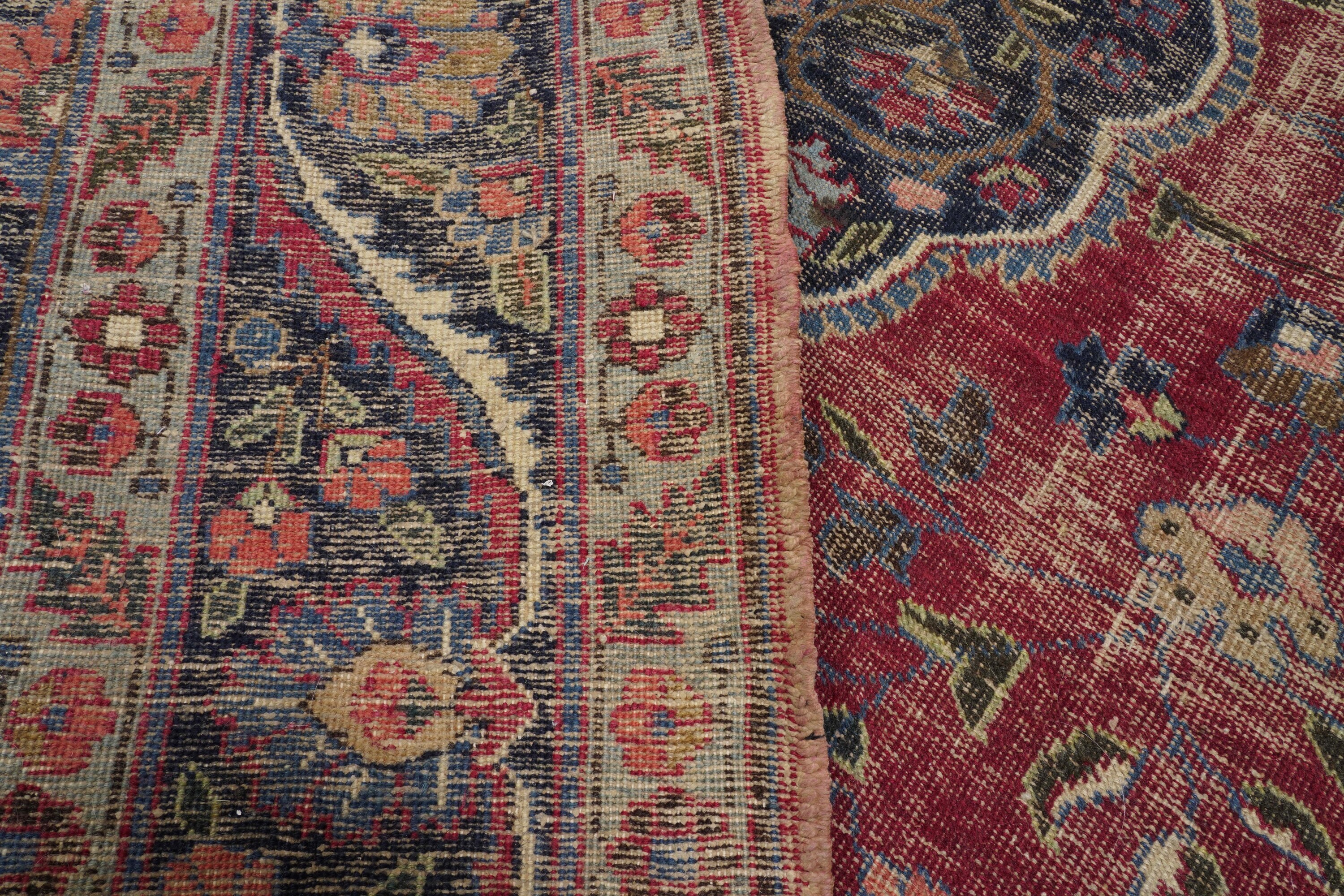 Tappeto persiano, fine XIX - inizio XX secolo, 246 x 330 cm