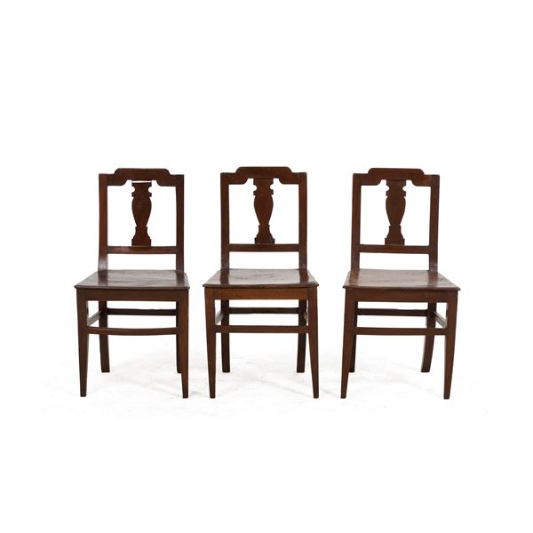 Tre sedie inlegno intagliato. XIX-XX secolo