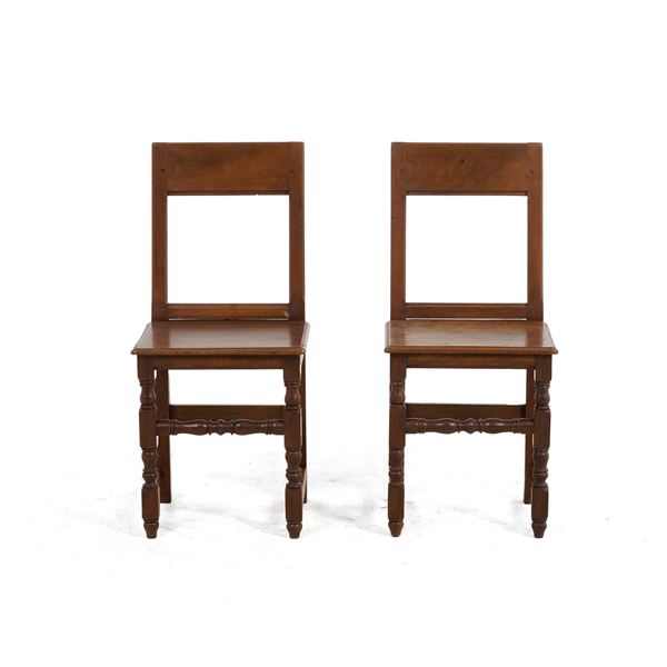 Coppia di sedie in stile seicentesco