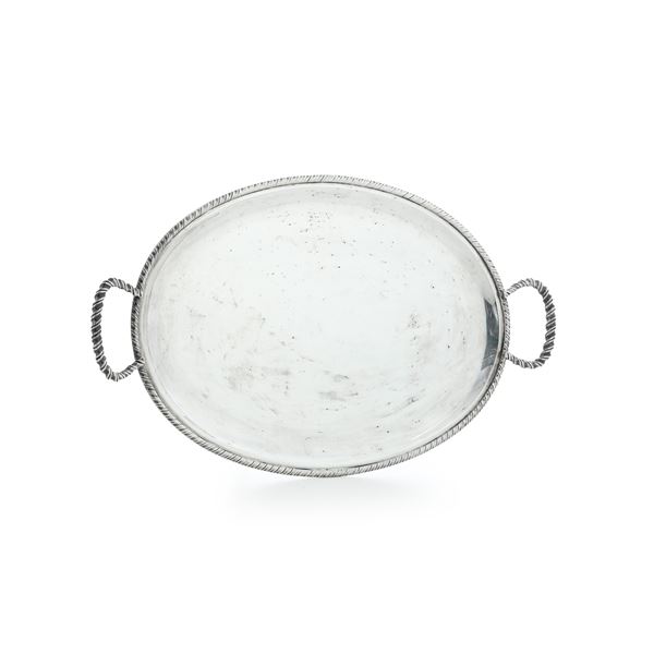 Vassoio biansato. Argenteria italiana del XX secolo, argentiere Peruggia & C., Alessandria