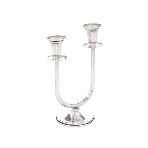 Candelabro a due fiamme. Argenteria artistica milanese del XX secolo. Argentiere Giuseppe Silva