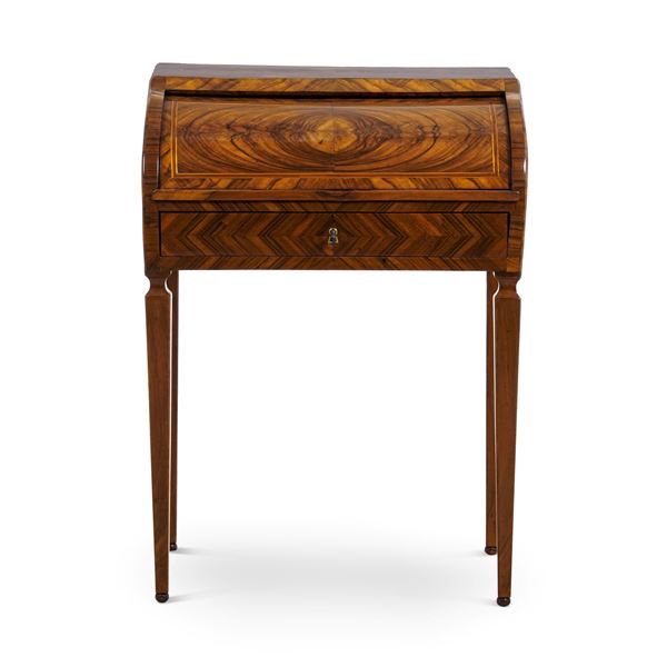 Scrittoietto a rullo lastronato e filettato stile Luigi XVI