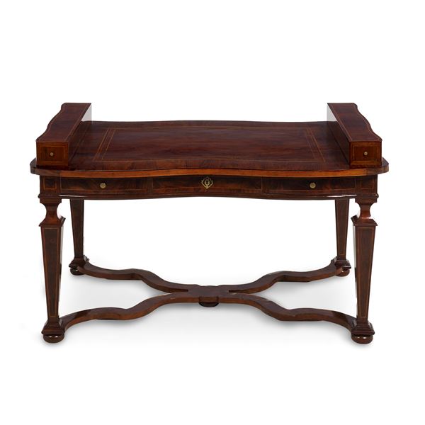 Scrittoio da centro. XVIII secolo