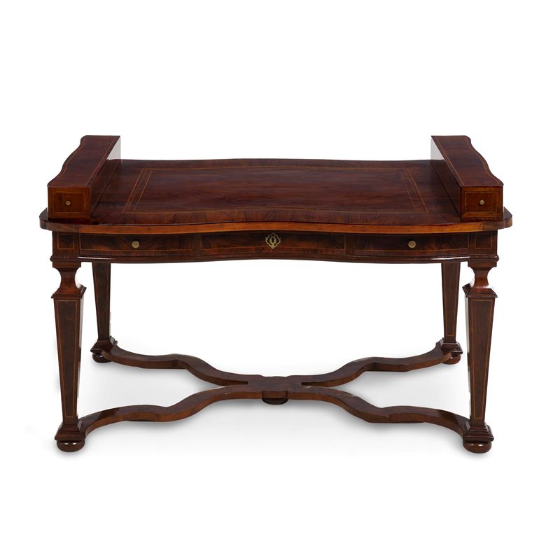 Scrittoio da centro. XVIII secolo  - Auction Italian Mansions - Cambi Casa d'Aste