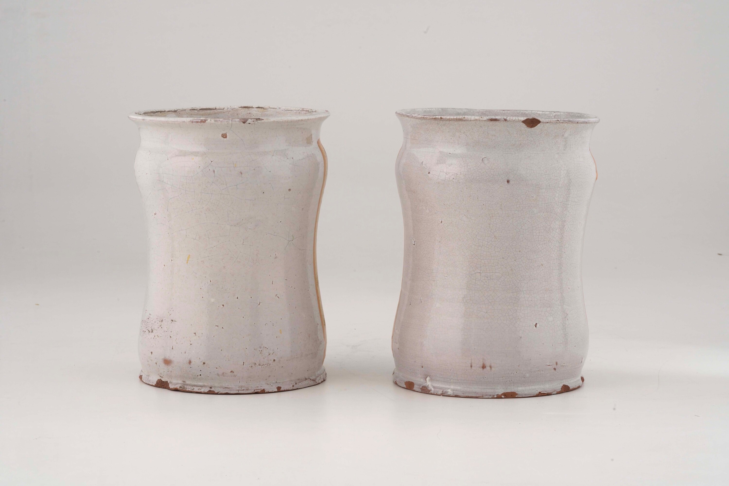 Coppia di grandi albarelli. Napoli, XIX o XX secolo.