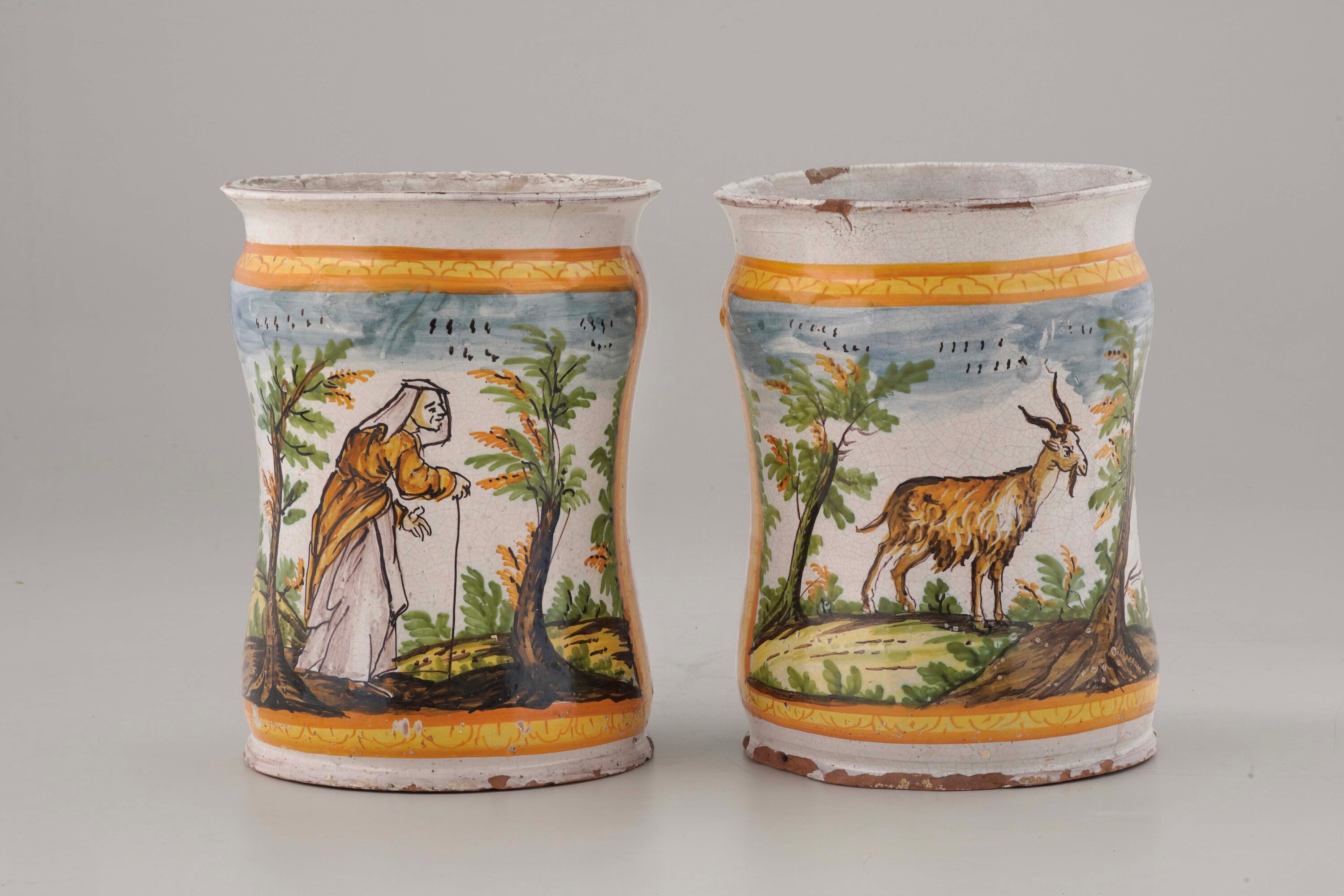 Coppia di grandi albarelli. Napoli, XIX o XX secolo.