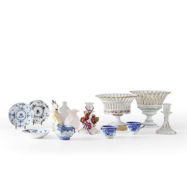 Lotto di ceramiche e vetri, XVIII-XX secolo.