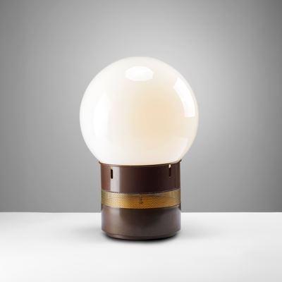 Una Lampada da Tavolo Mod. Mezzo Oracolo