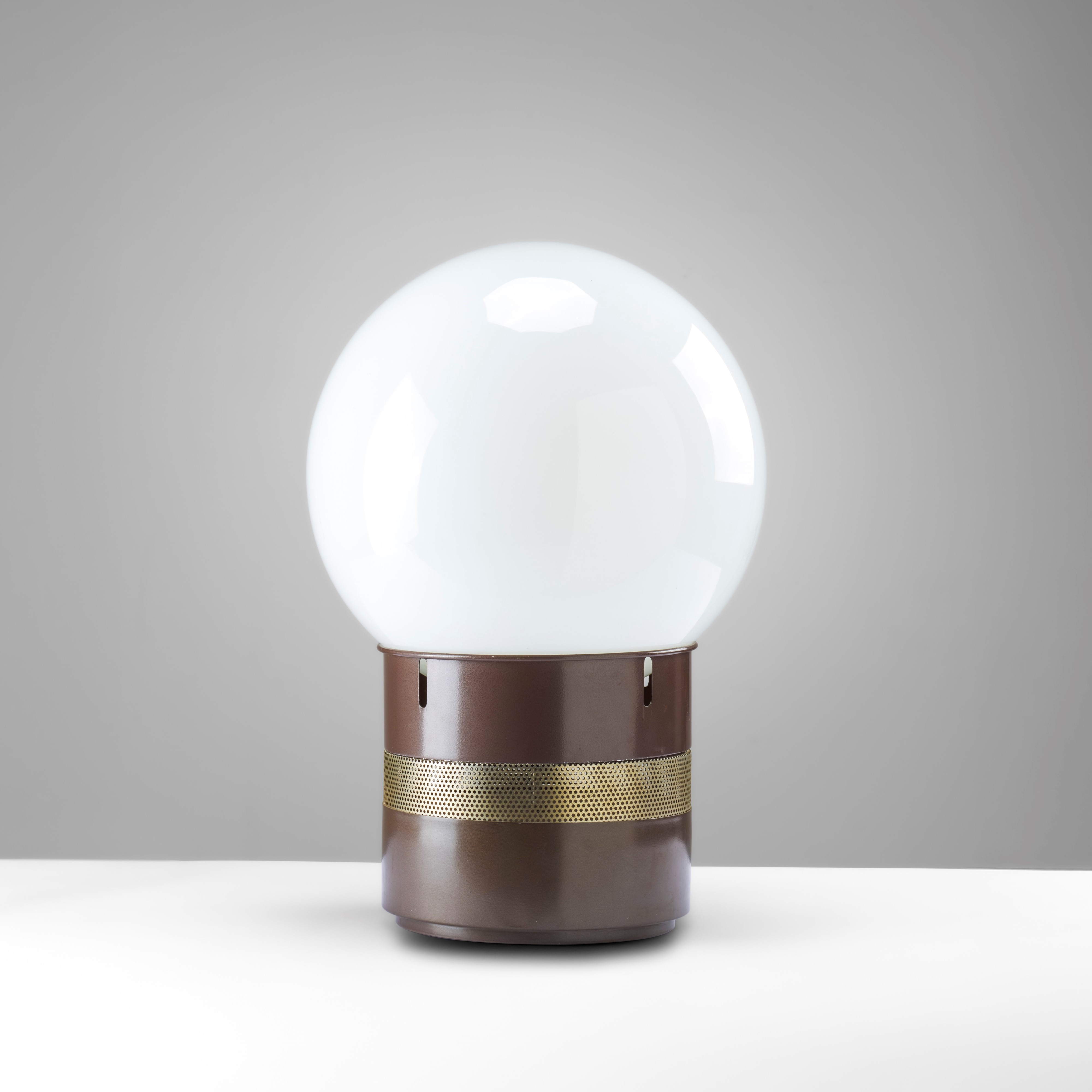 Gae Aulenti - Una Lampada da Tavolo Mod. Mezzo Oracolo