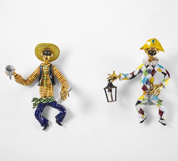 Due lampade a parete.