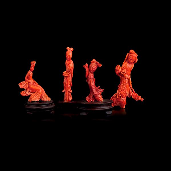 Lot consisting of four coral sculptures depicting Guanyin and maidens, China, Qing Dynasty, early 20th century