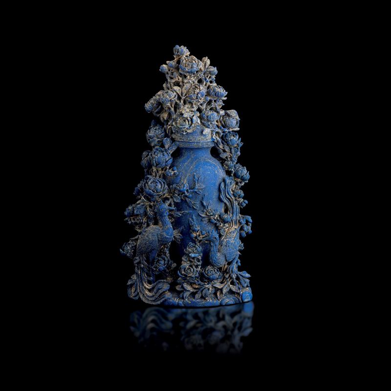 Vaso scolpito in lapislazzuli con motivi floreali e pavoni a rilievo, Cina, Dinastia Qing, XIX secolo  - Asta Fine Asian Works of Art - Cambi Casa d'Aste