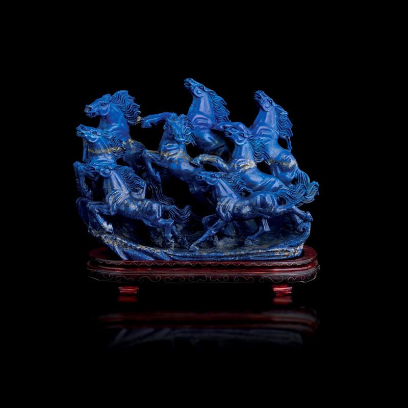 Figure carved in lapis lazuli depicting eight galloping horses, China, Qing Dynasty, 20th century.  - Auction Fine Asian Works of Art - Cambi Casa d'Aste