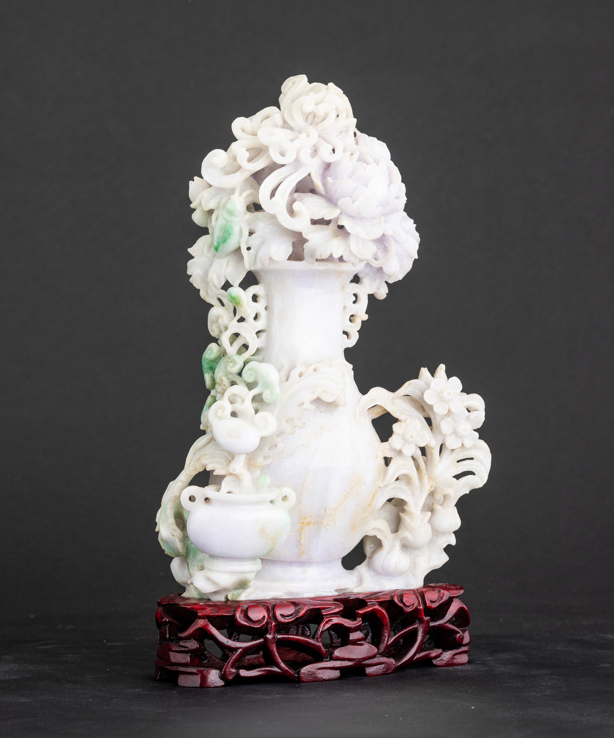 Cina, Vaso scolpito in giadeite dai toni lavanda (Dinastia Qing, XIX secolo)