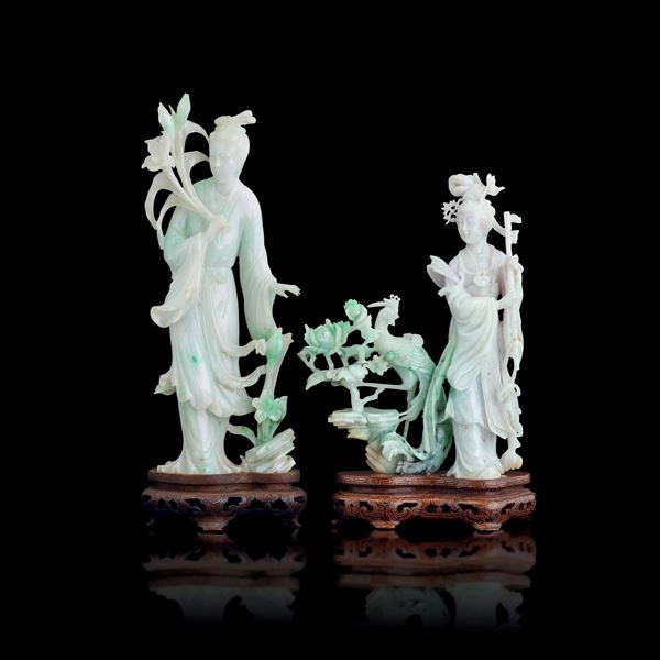Lot consisting of two figures carved in jadeite with apple green and lavender hues, depicting maidens and a rooster with raised floral decorations, China, Qing Dynasty, 20th century