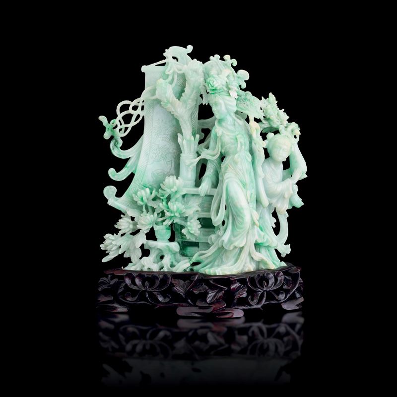 Jadeite figure depicting Guanyin with a girl, with raised vegetal decorations and incised floral motifs, China, Qing Dynasty, early 20th century  - Auction Fine Asian Works of Art - Cambi Casa d'Aste