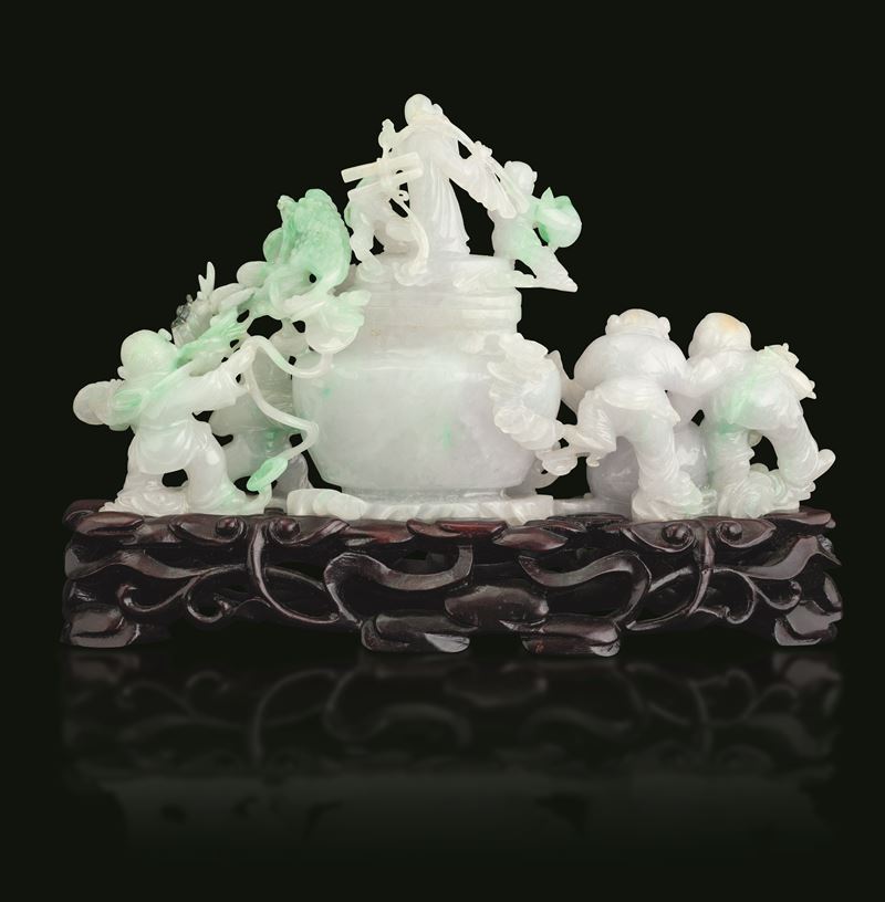 Jadeite vase with apple green hues depicting children playing and raised vegetal decorations, China, Qing Dynasty, early 20th century  - Auction Fine Asian Works of Art - Cambi Casa d'Aste
