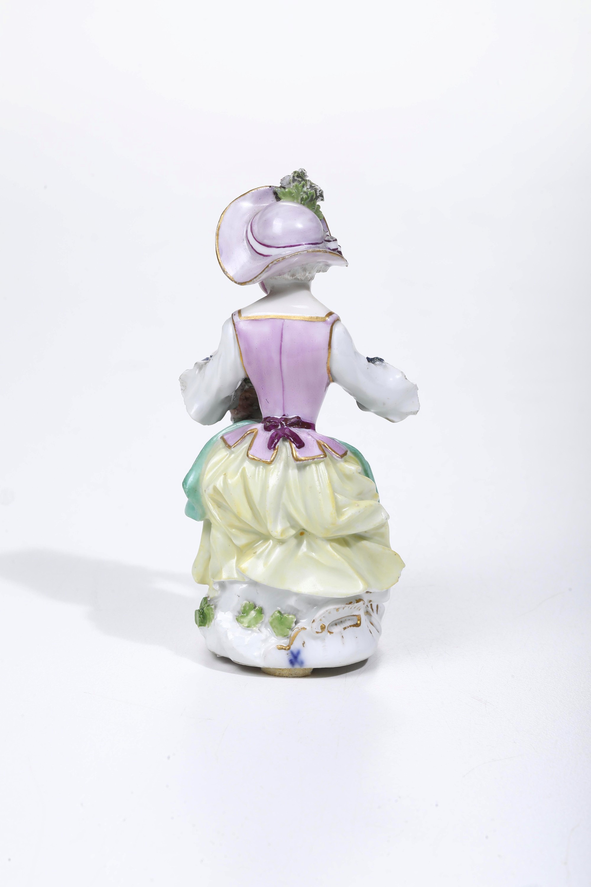 Meissen, Figurina di bimba giardiniera, porcellana, circa 1750