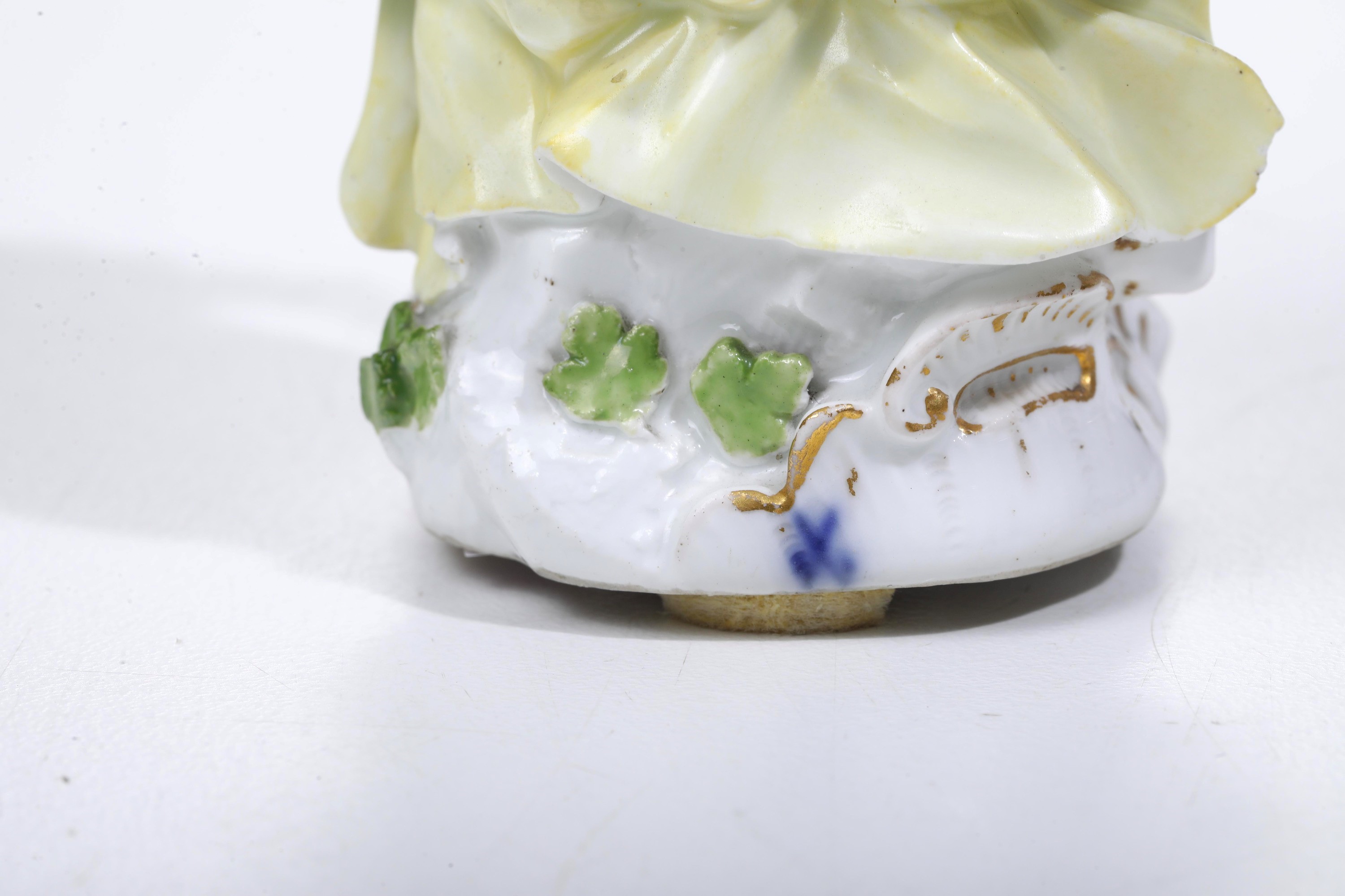 Meissen, Figurina di bimba giardiniera, porcellana, circa 1750