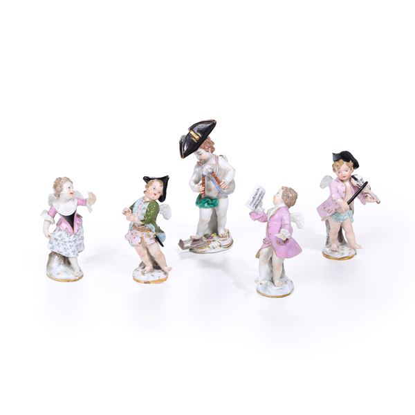 Cinque figurine di putti musicanti. Meissen, XIX-XX secolo.