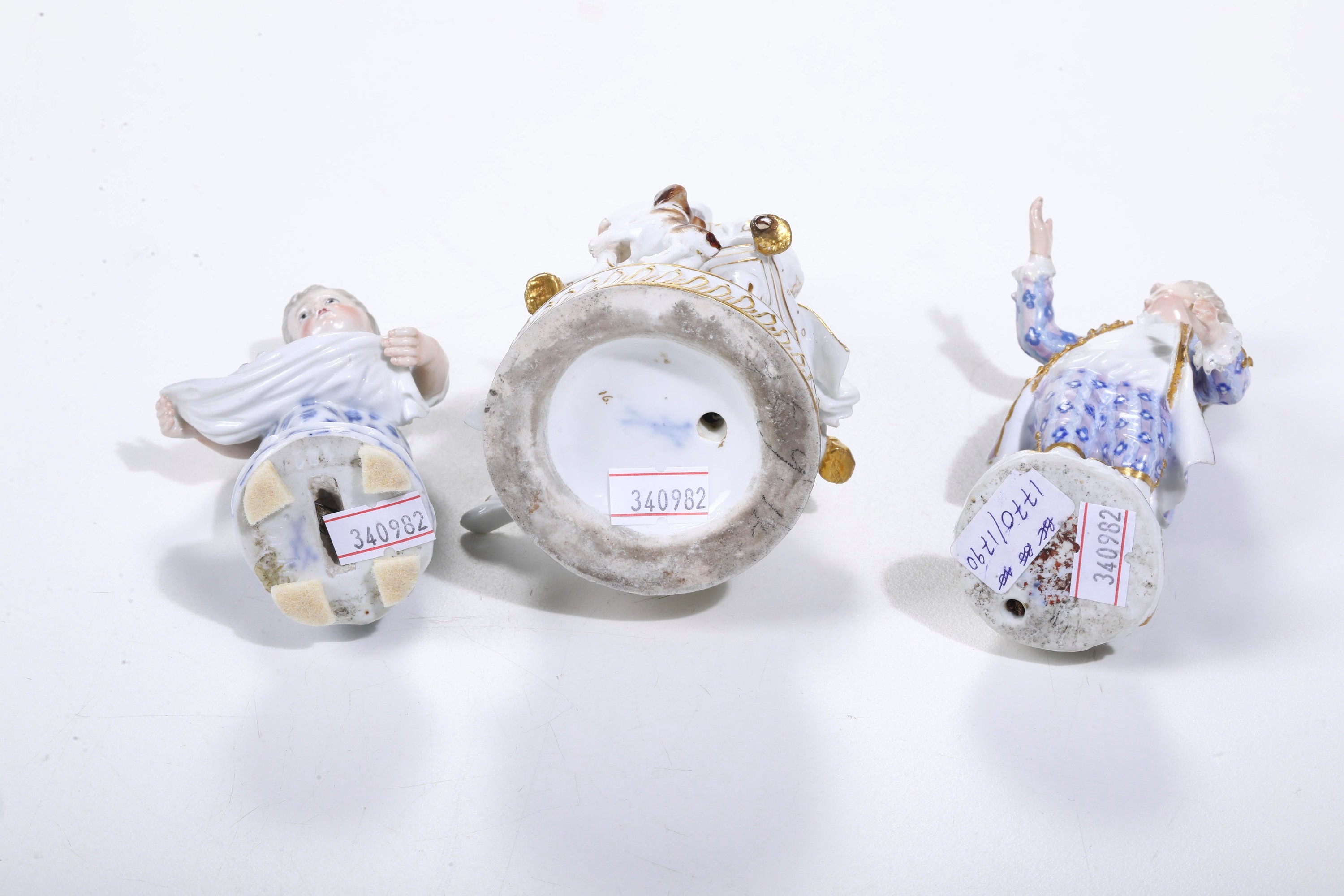 Tre figurine. Meissen, fine XIX- inizio XX secolo.