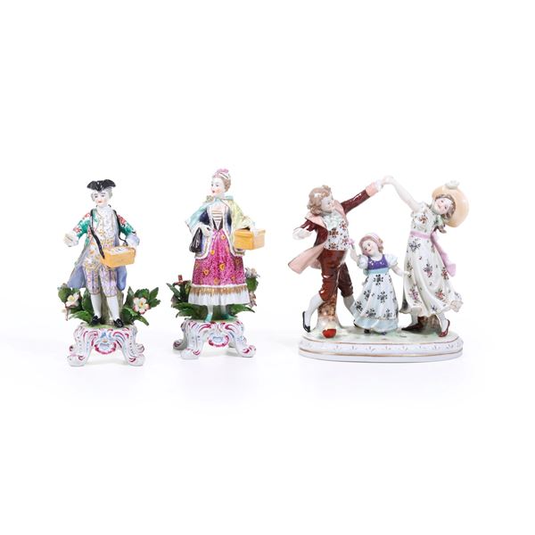 Coppia di figurine.  Inghilterra, Manifattura di Chelsea, XX secolo.