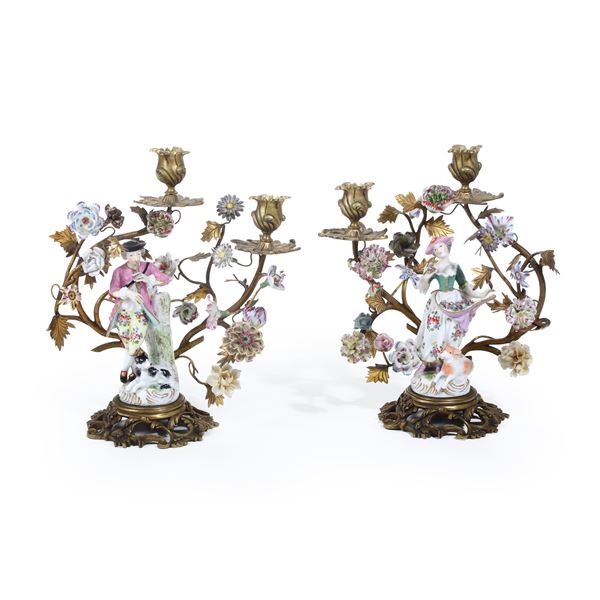 Coppia di candelabri in bronzo e porcellana, probabilmente Turingia, XX secolo