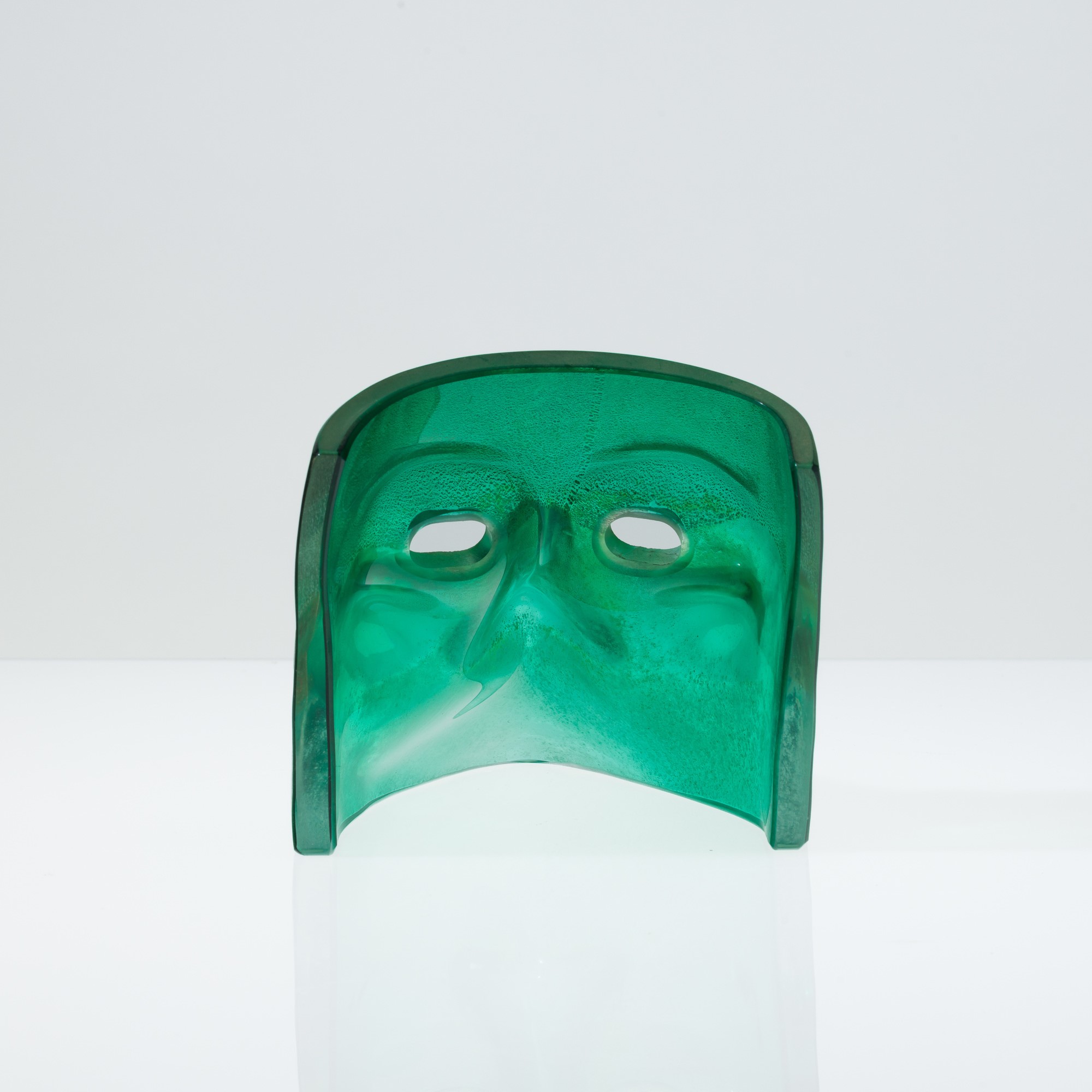Murano, maschera in vetro soffiato a stampo verde con decoro a foglia oro (secolo XX)
