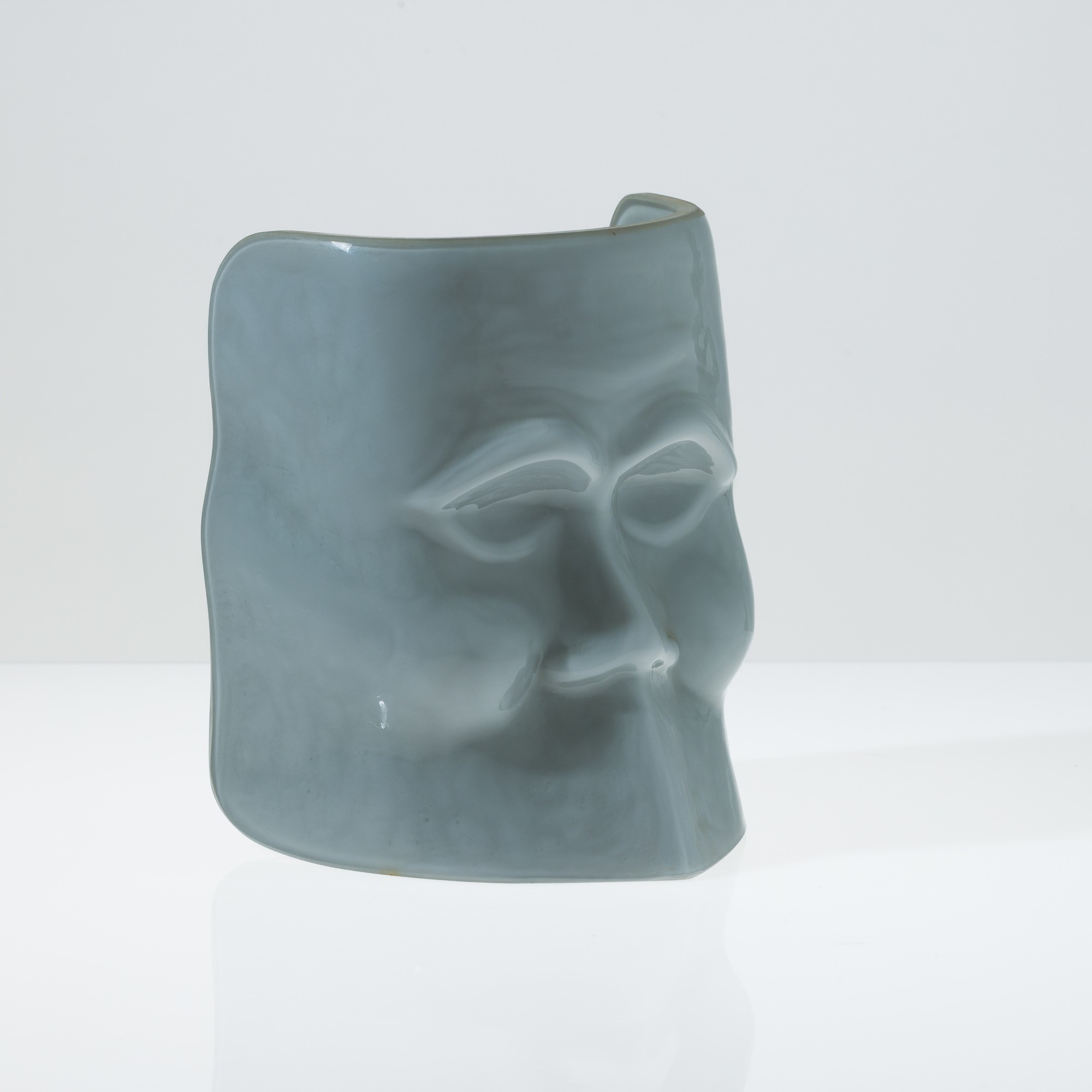 Murano, maschera in vetro soffiato a stampo opalino grigio, secolo XX