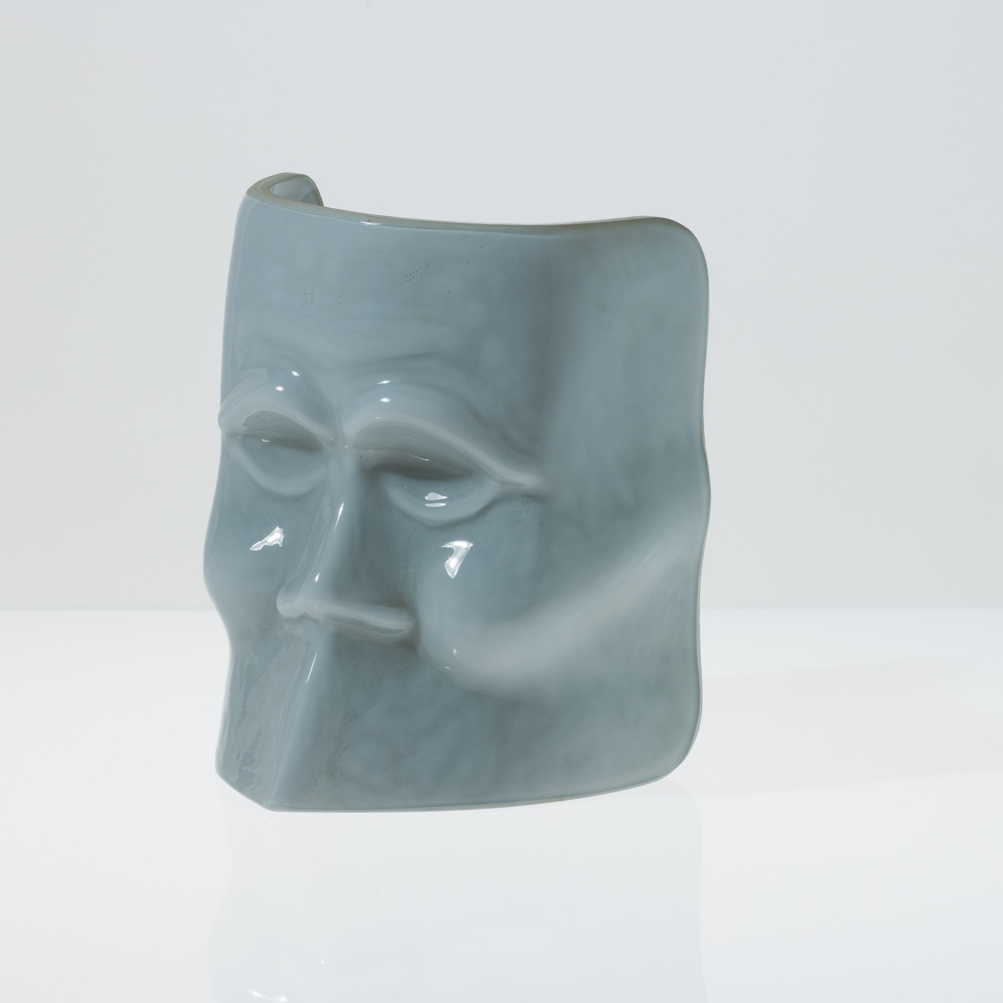 Murano, maschera in vetro soffiato a stampo opalino grigio, secolo XX