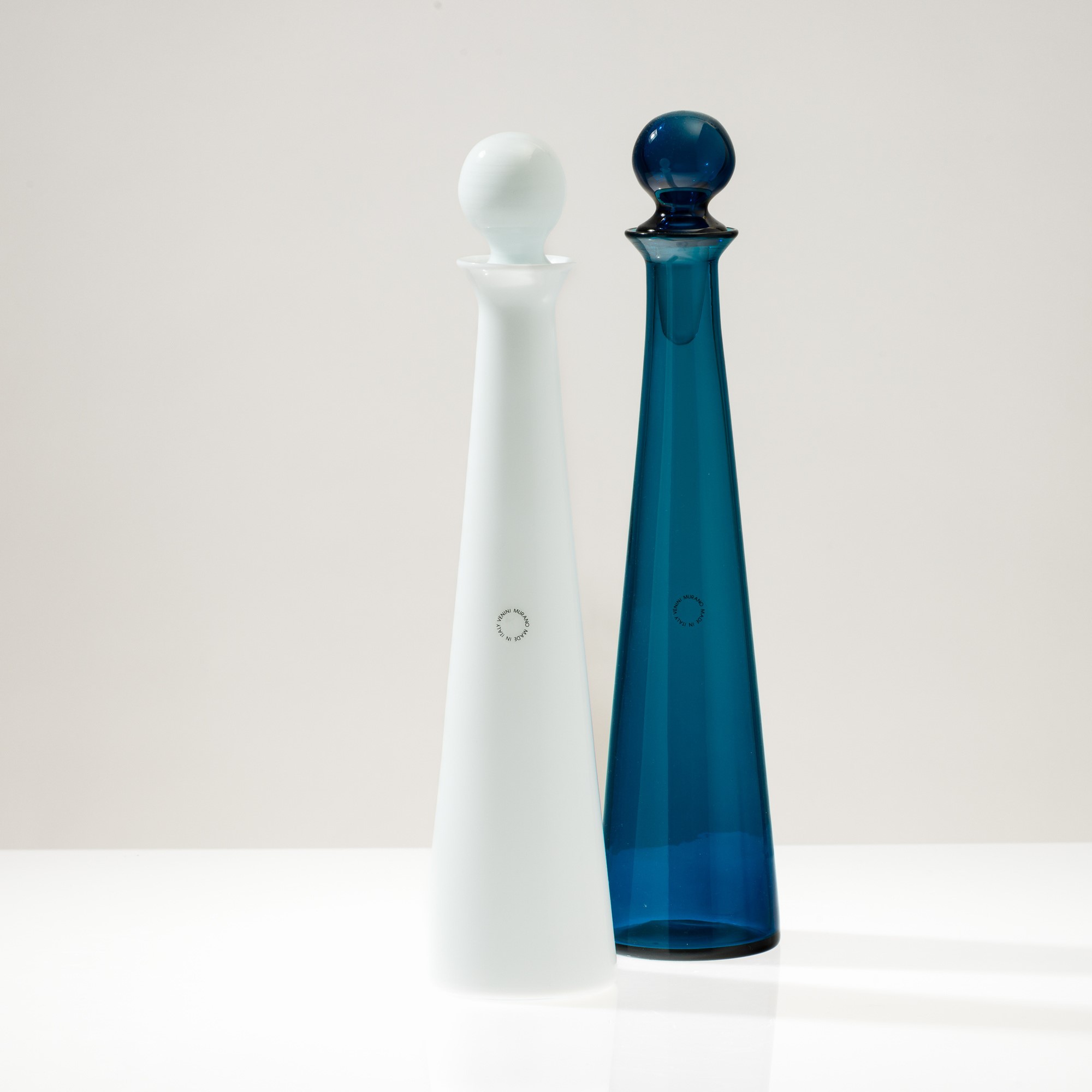 Gio Ponti - Bottiglia conica Elisir con tappo sferico in vetro soffiato, Murano 1992