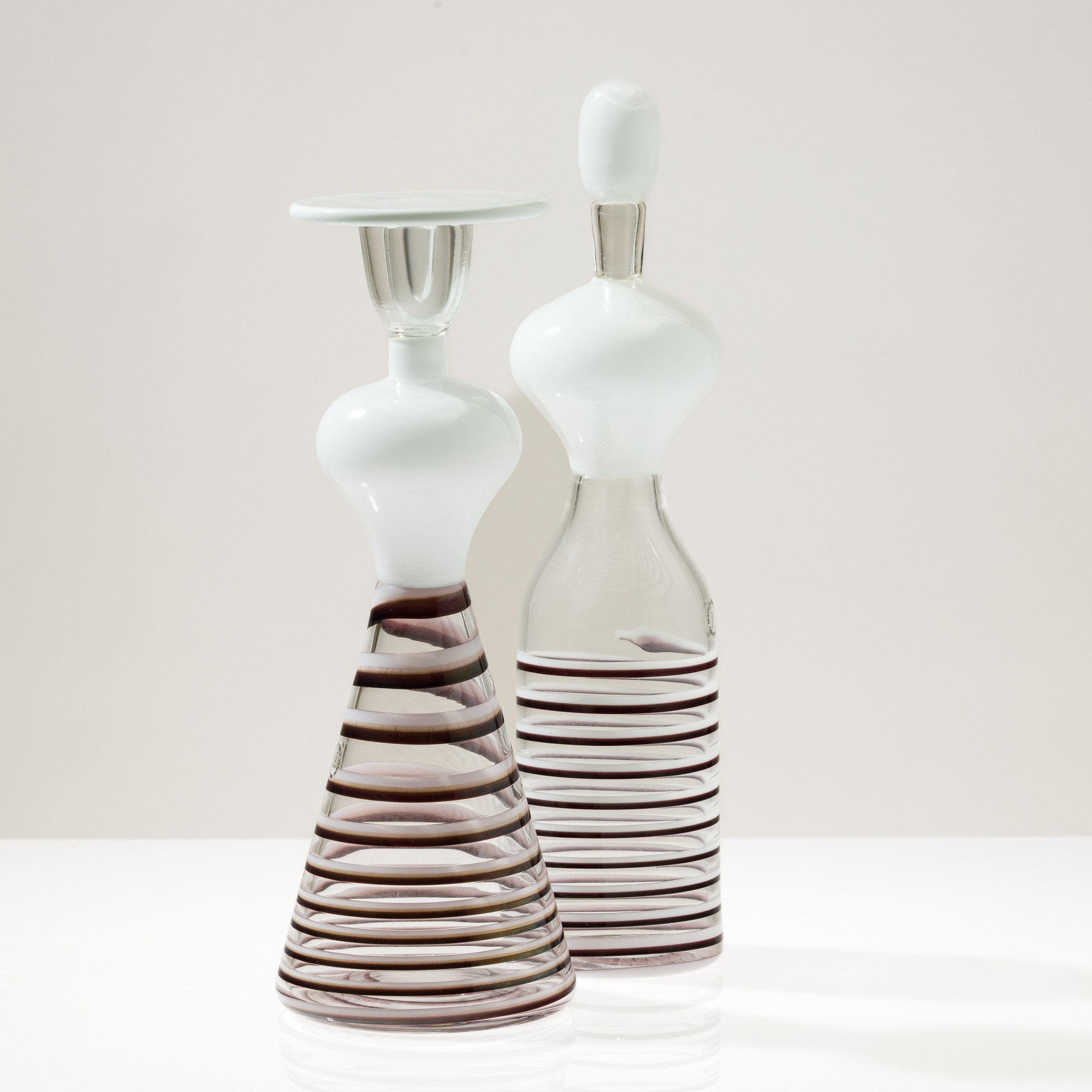 Gio Ponti - Bottiglia Donna Campigliesca in vetro soffiato con tappo a disco, Murano 1992