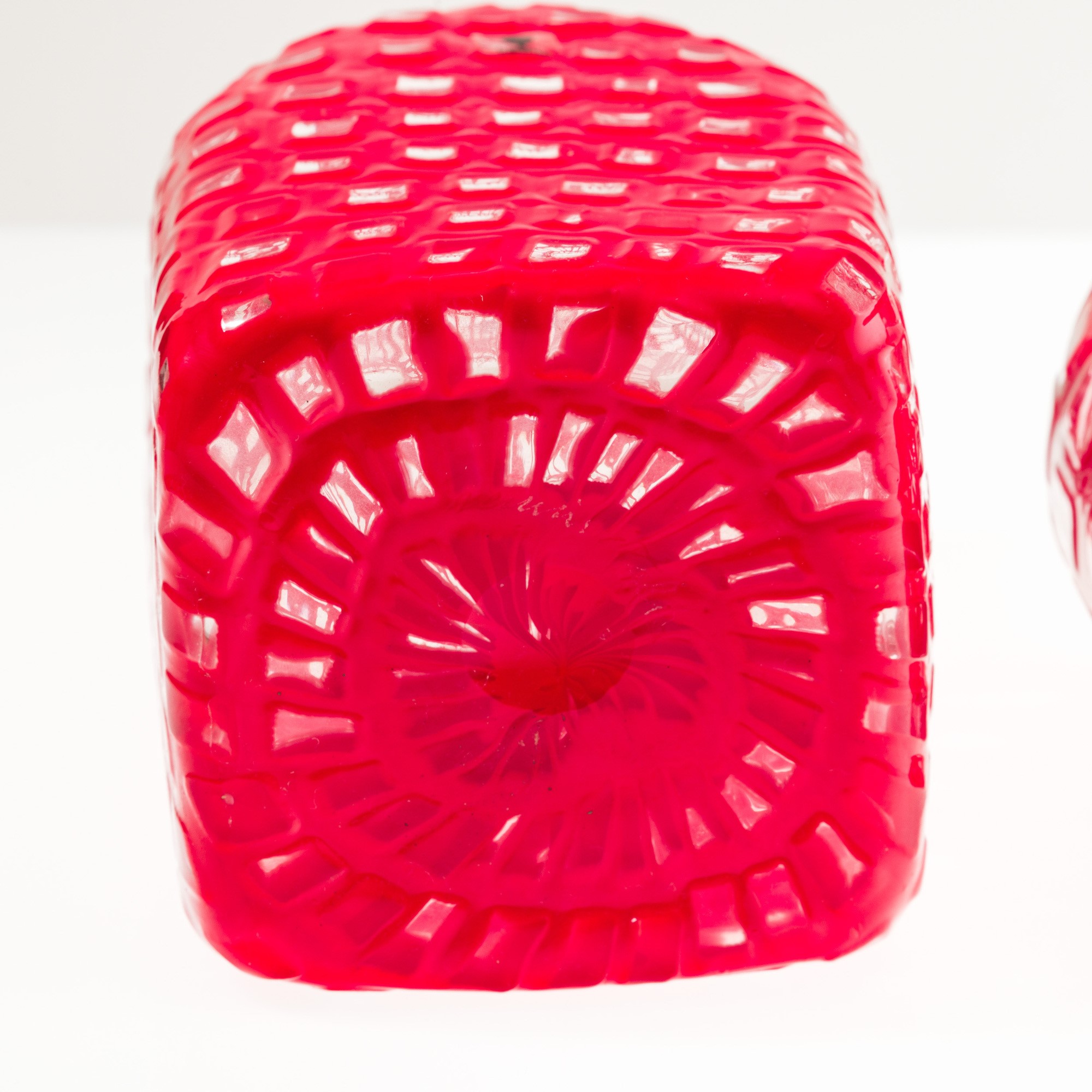 Tobia Scarpa per Venini, Vaso in vetro soffiato con decoro a murrine in cornice rosso corallo