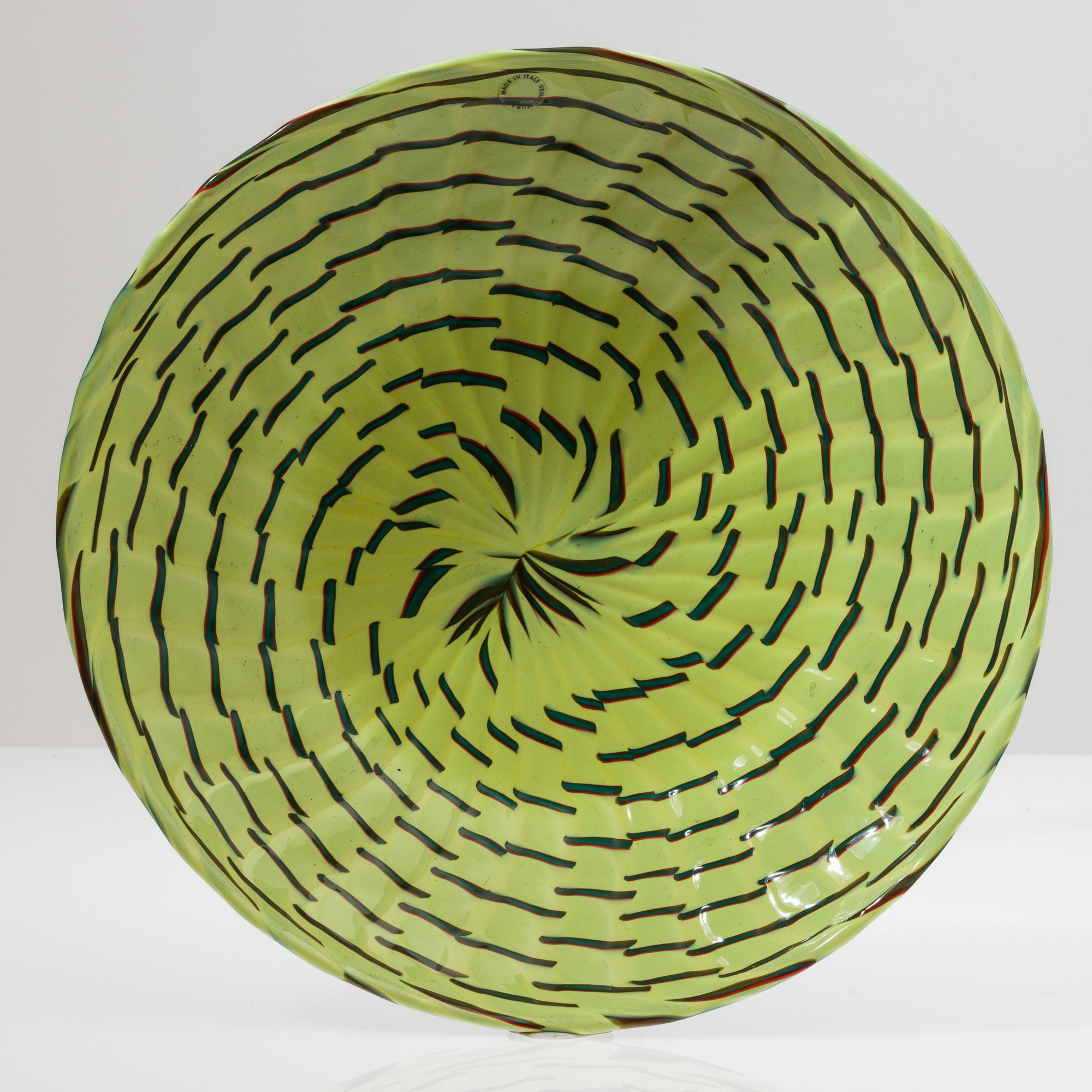 James Carpenter - Piatto Calabash in vetro soffiato nero zolfo con decoro