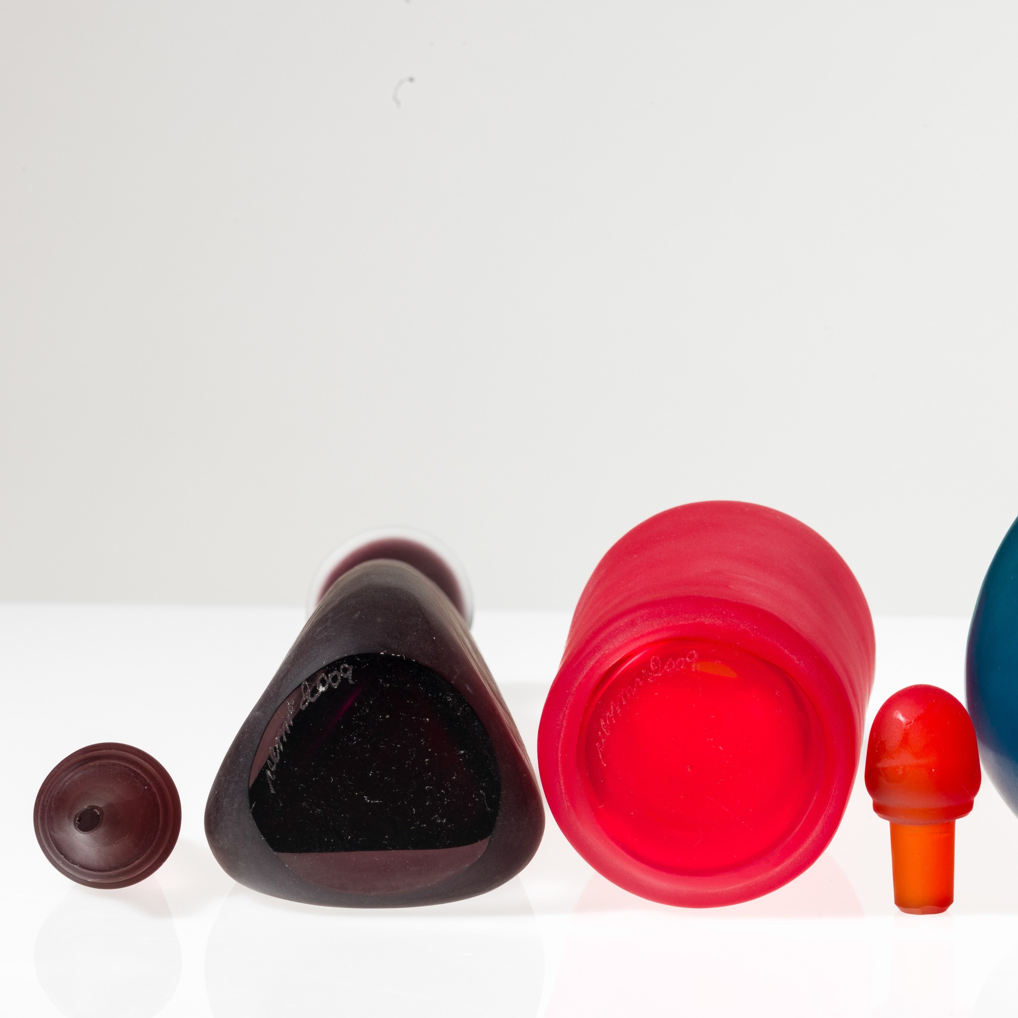 Venini, Serie di sette bottiglie in vetro sommerso (Miniature) Murano, 1994-2009