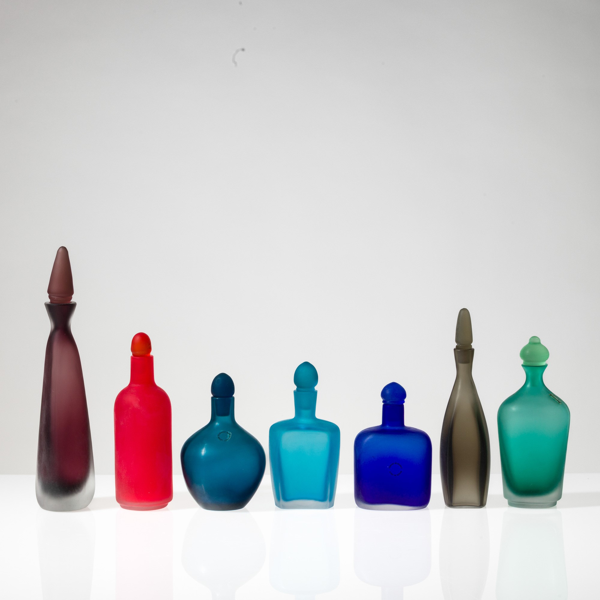 Venini, Serie di sette bottiglie in vetro sommerso (Miniature) Murano, 1994-2009
