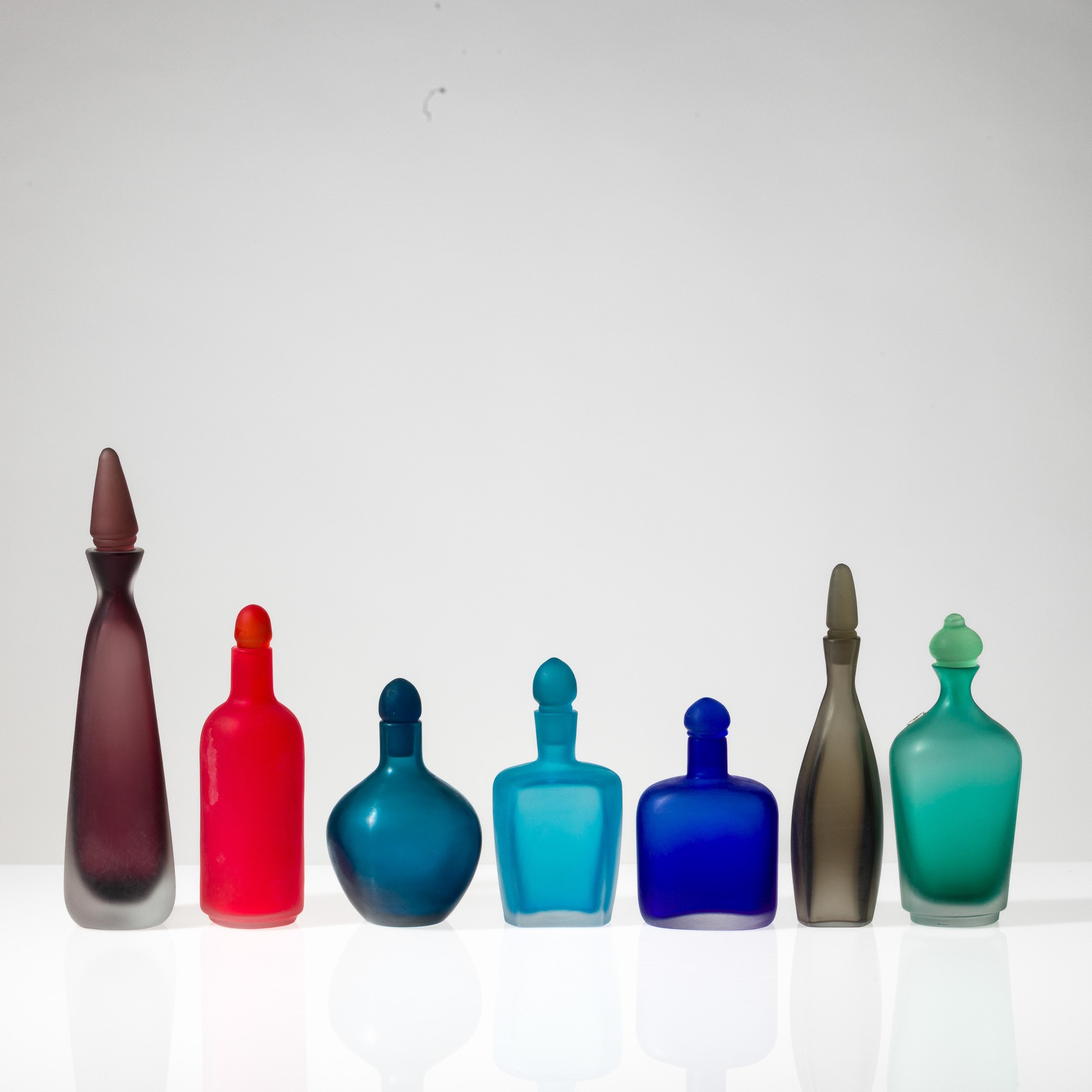Venini, Serie di sette bottiglie in vetro sommerso (Miniature) Murano, 1994-2009