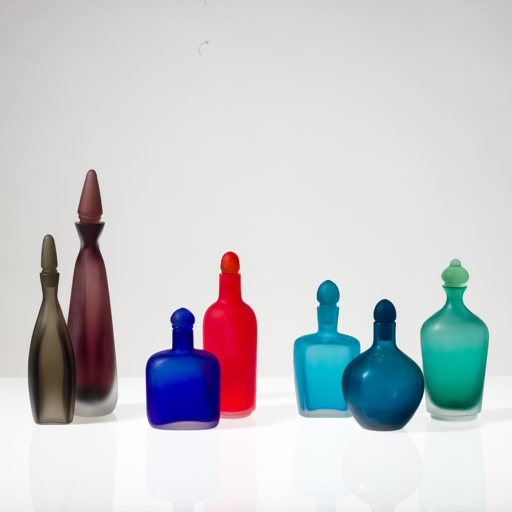 Venini, Serie di sette bottiglie in vetro sommerso (Miniature) Murano, 1994-2009