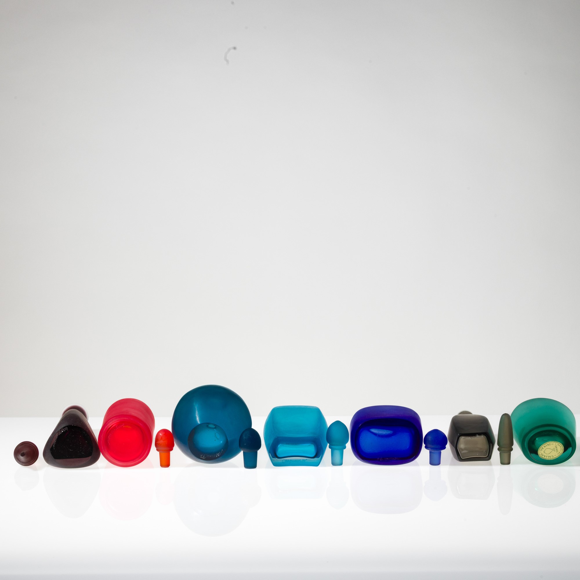 Venini, Serie di sette bottiglie in vetro sommerso (Miniature) Murano, 1994-2009