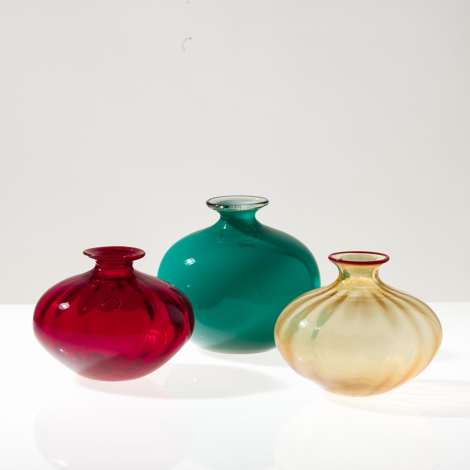 Venini, Set di tre vasi globulari in vetro soffiato (2000-2004)